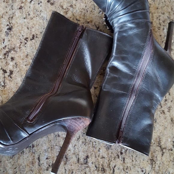 ♥️ Guess Leather Heel Boots - Picture 4 of 7